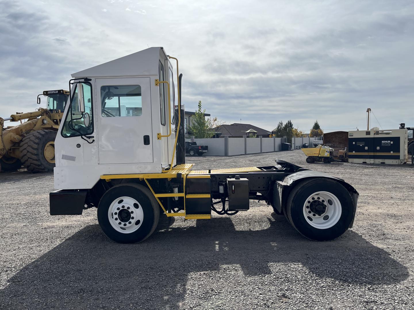 TRACTOCAMION DE SERVICIO OTTAWA 4X2